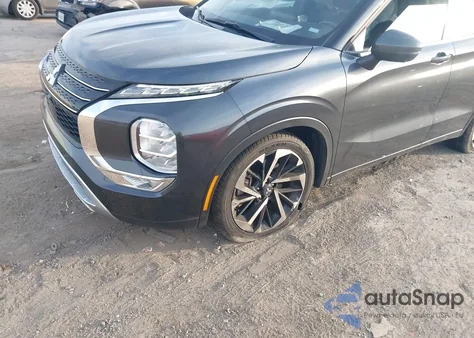 2024 Mitsubishi Outlander Se 2.5 2Wd/Se Black Edition S-Awc/Se Black Edition W/Pano Roof S-Awc z USA, uszkodzony, nr VIN JA4J3VA8XRZ068404